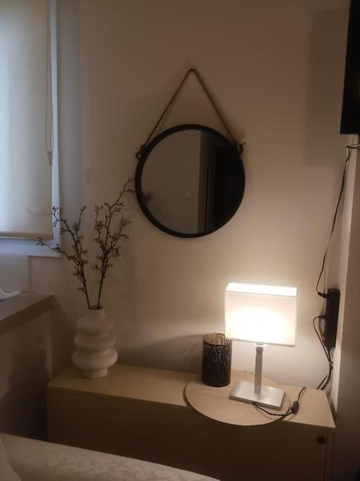 Beautiful Downtown Studio! Joánina Kültér fotó